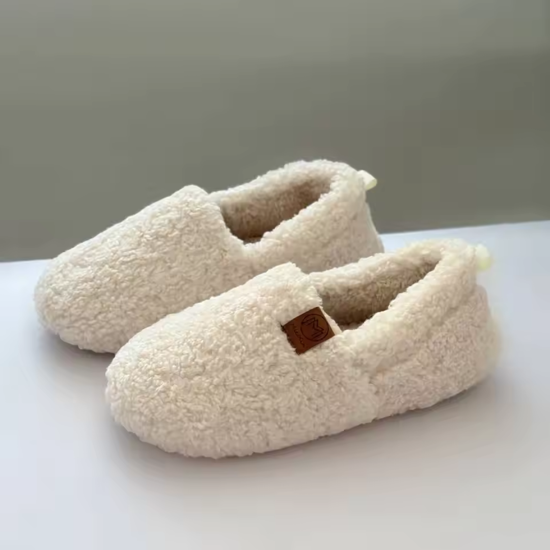 SnuggleStep™ – Warme Winterhausschuhe für den Innenbereich mit kuscheligem Memory-Schaumstoff