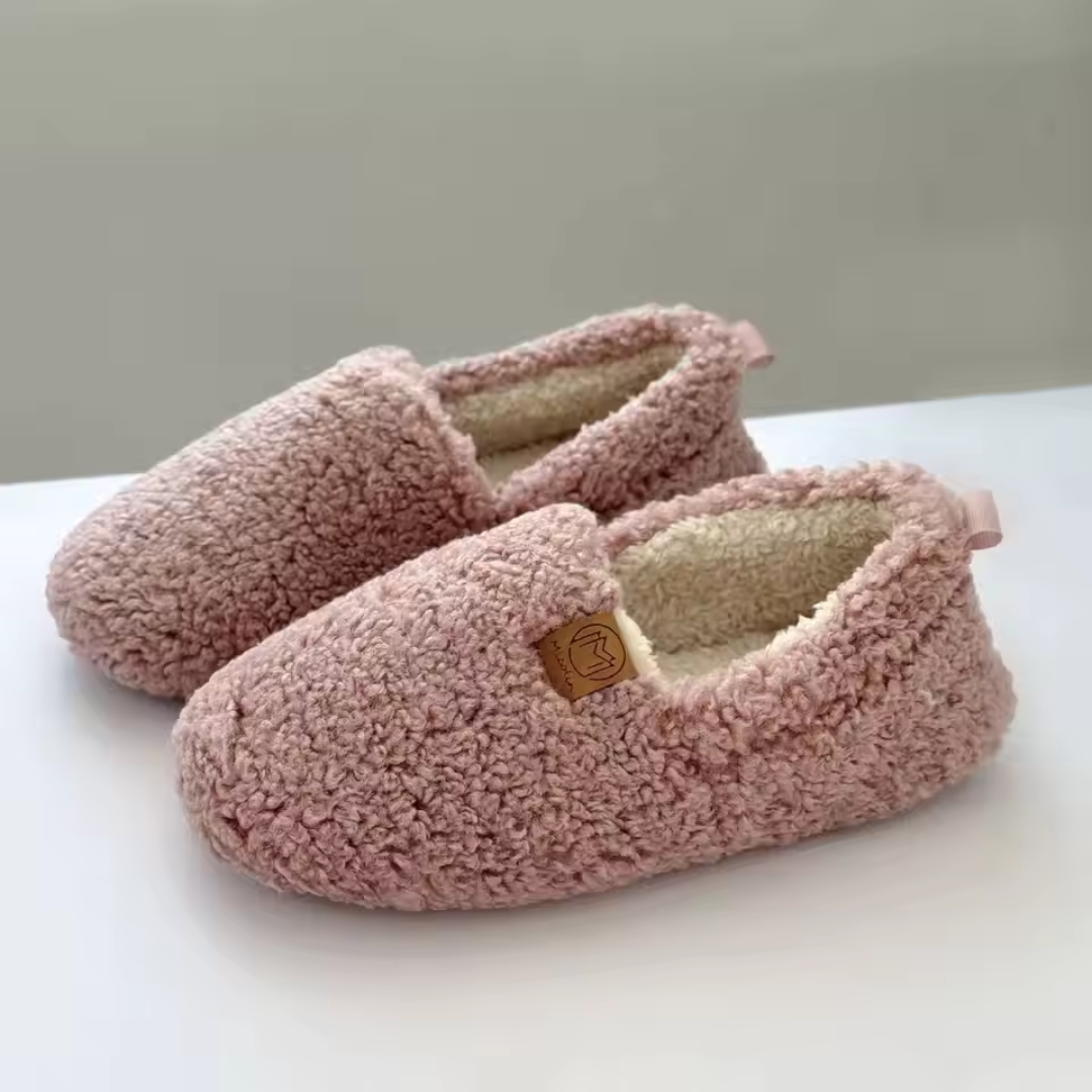 SnuggleStep™ – Warme Winterhausschuhe für den Innenbereich mit kuscheligem Memory-Schaumstoff