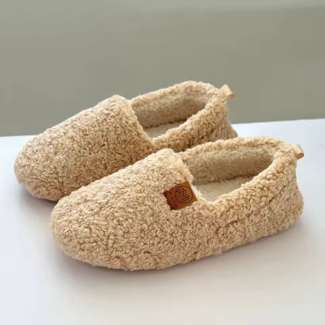 SnuggleStep™ – Warme Winterhausschuhe für den Innenbereich mit kuscheligem Memory-Schaumstoff